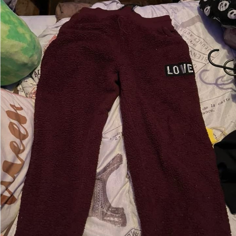 Maroon fleecy sweatpants